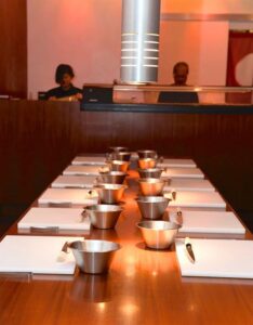 Vorbereitungen für den Sushi Kurs im Sushi Restaurant Sushiya München