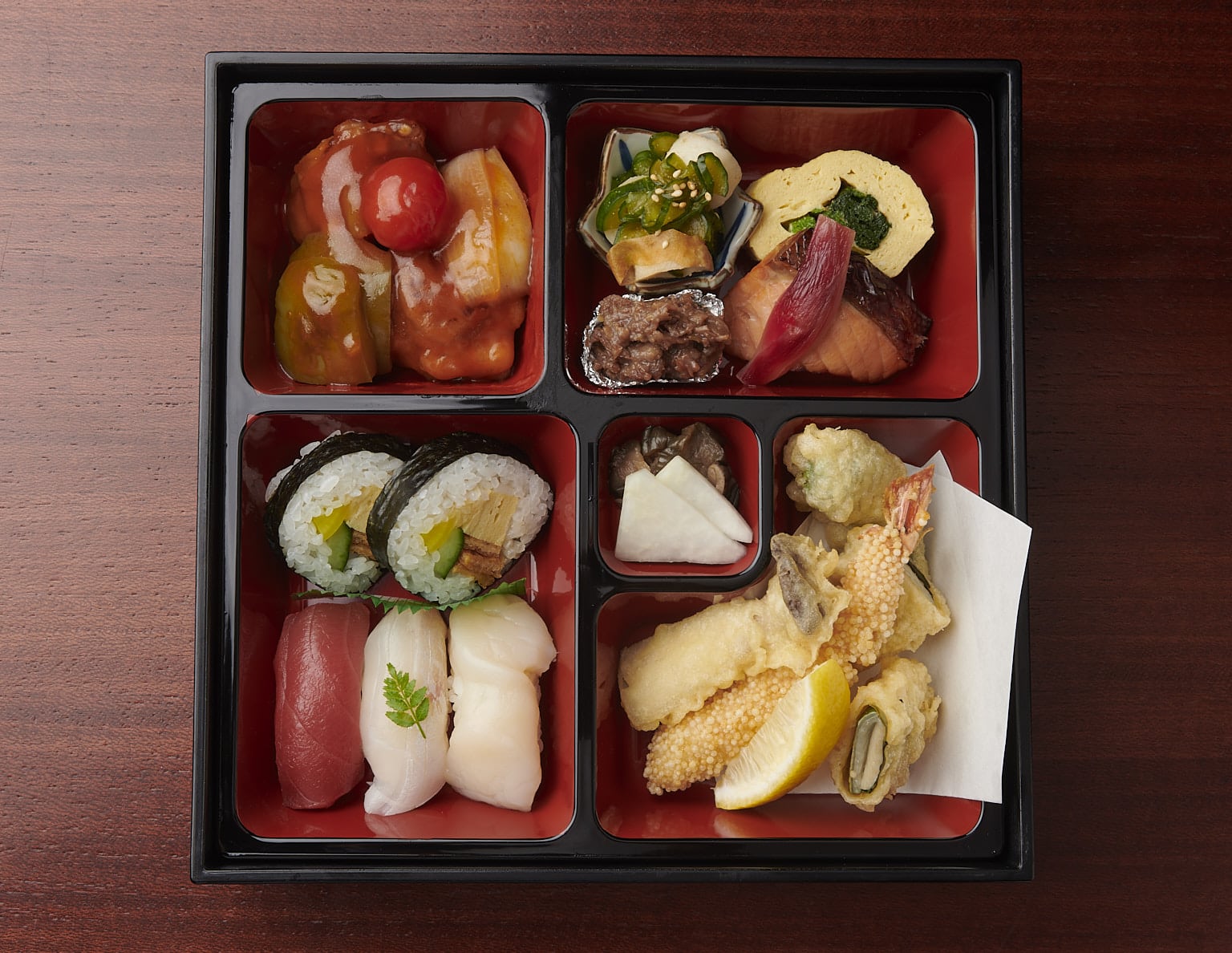 https://www.sushiya.de/wp-content/uploads/bento/soshu-fukiyose-bento-august-2023-_8509228-1536px.jpg