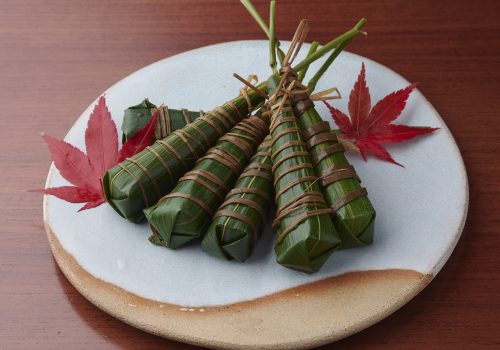 京の名物、笹の葉に入った「ちまき寿司