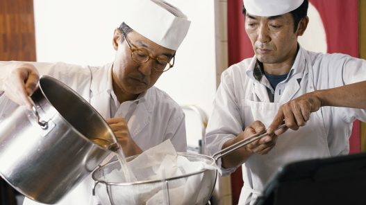 Always concentrated at work: the shokunin in restaurant sansaro boiling the dashi