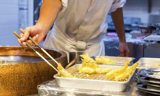 Ebi-fry, deep-fried shrimp, are quite typical of tempura. Here you can see that the individual pieces are allowed to drain before they reach the guest. The batter mixture with ice water, the very special oil mixture with just the right temperature, and the draining grid work together to make tempura not as greasy and heavy as one would expect with deep-fried food.